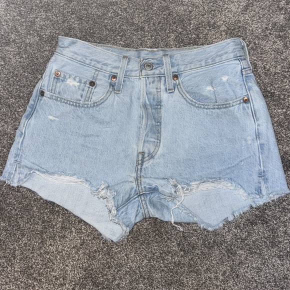 Levi’s Shorts - Picture 5 of 9